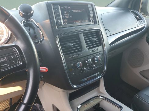 Used 2020 Dodge Grand Caravan SXT image 20