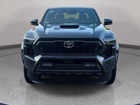 Used 2025 Toyota Tacoma TRD Sport AWD/4WD image 2