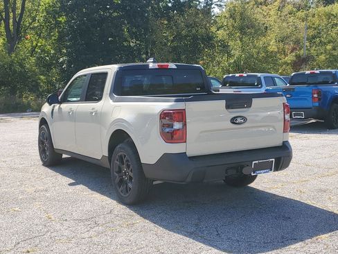 New 2025 Ford Maverick Lariat w/ Black Appearance Package image 3