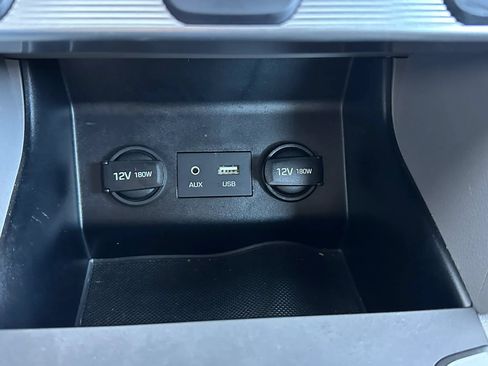 Used 2019 Hyundai Elantra SE FWD image 21