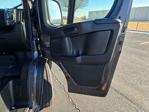 New 2025 RAM ProMaster 1500 w/ Quick Order Package 22G SLT image 4