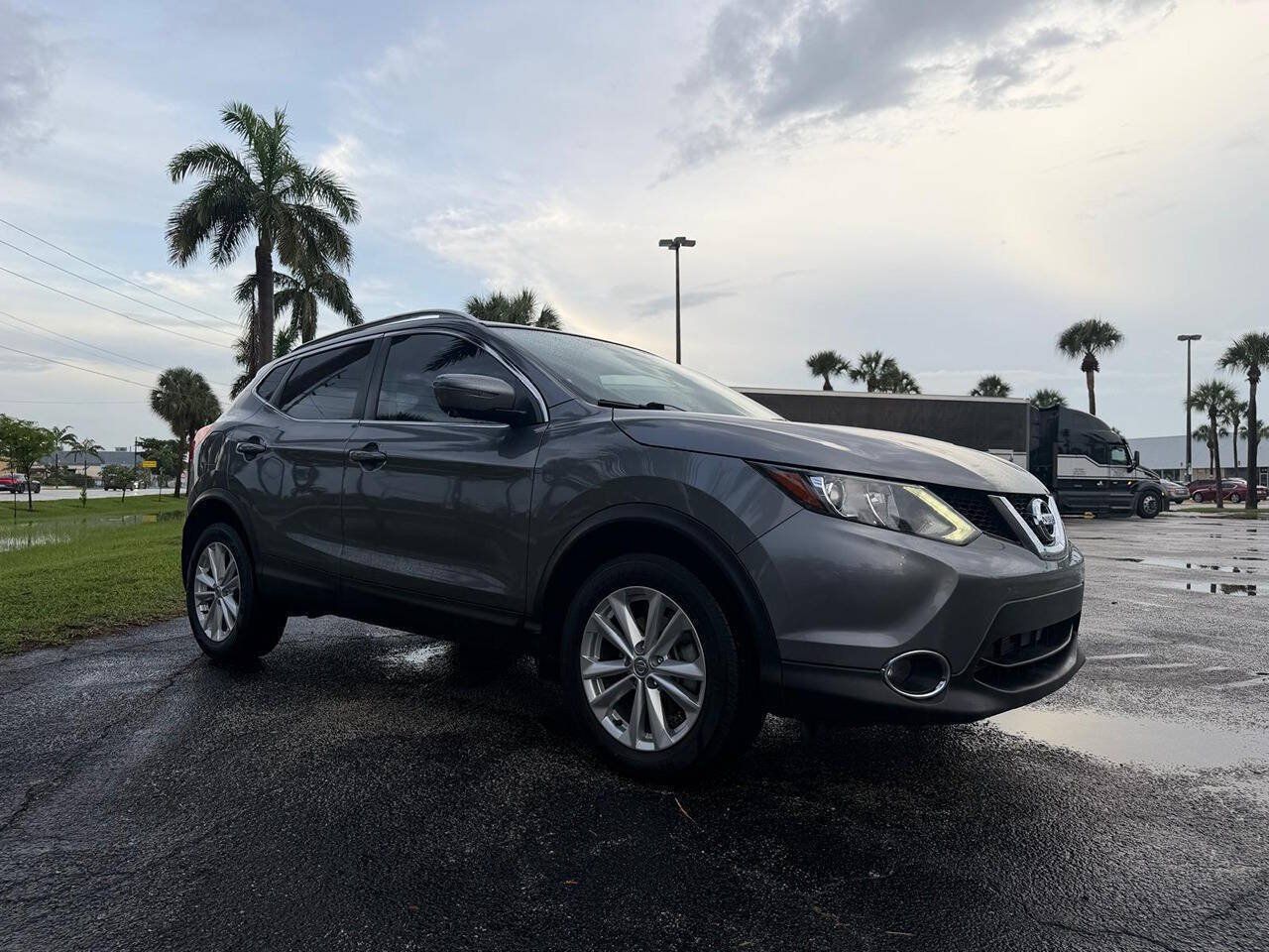 Used 2017 Nissan Rogue Sport SV w/ SV Premium Package FWD image 6