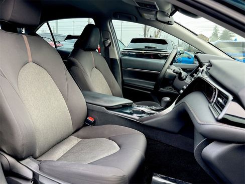 Used 2020 Toyota Camry LE image 22