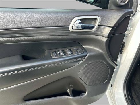 Certified 2022 Jeep Grand Cherokee Laredo X image 20