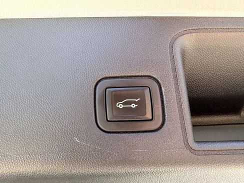 Used 2020 GMC Terrain Denali w/ Denali Premium Package AWD/4WD image 7