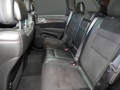 Used 2020 Jeep Grand Cherokee SRT image 29