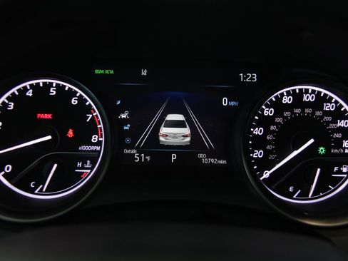 Used 2024 Toyota Camry SE image 14