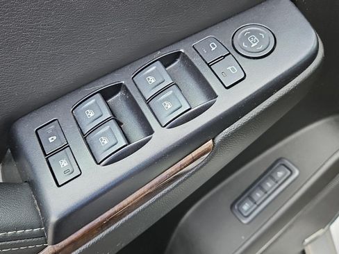 Used 2018 Chevrolet Suburban LT AWD/4WD image 20