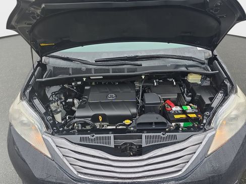 Used 2016 Toyota Sienna XLE image 31