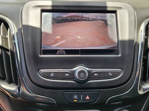 Used 2022 Chevrolet Equinox RS FWD image 17