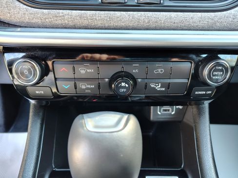 Certified 2023 Jeep Compass Latitude image 32