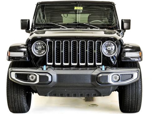 Used 2023 Jeep Wrangler Unlimited Sahara w/ Cold Weather Group AWD/4WD image 2