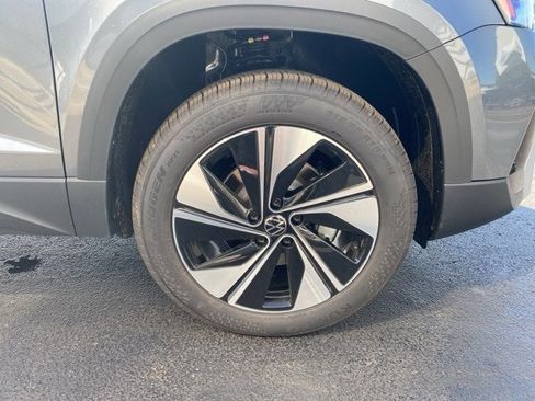 New 2025 Volkswagen Taos SE image 20