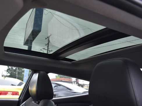 Used 2013 Hyundai Veloster w/ Tech Pkg FWD image 23