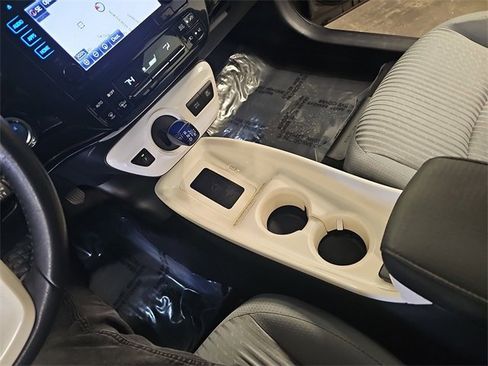 Used 2017 Toyota Prius Three image 24