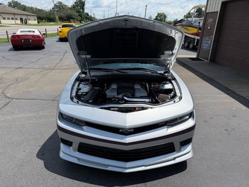 Used 2015 Chevrolet Camaro SS w/ Commemorative Special Edition RWD image 20