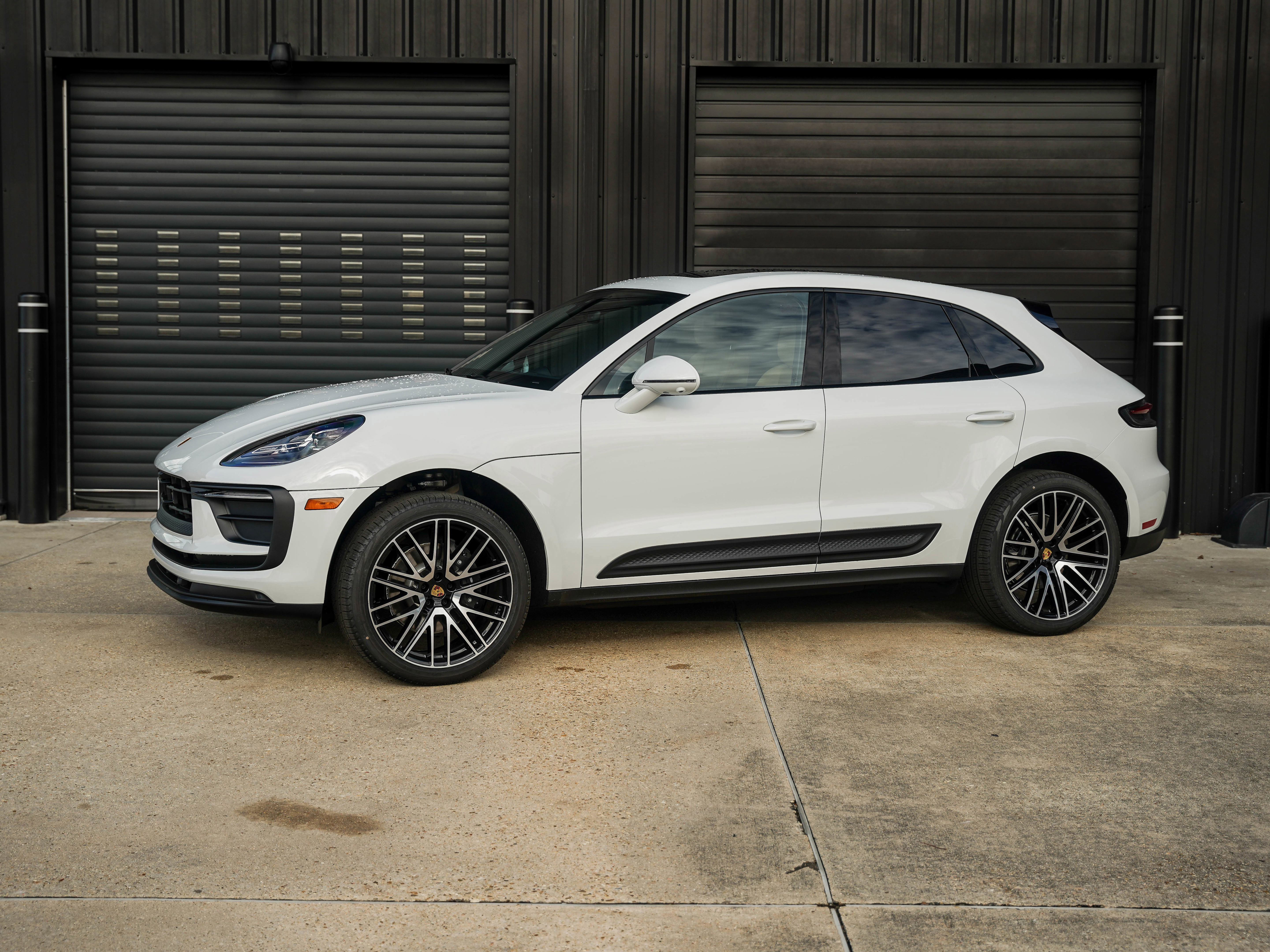Certified 2026 Porsche Macan AWD/4WD image 1