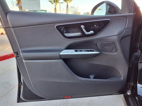 Used 2025 Mercedes-Benz GLC 300 image 13