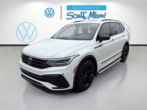 Used 2023 Volkswagen Tiguan SE R-Line FWD image 3