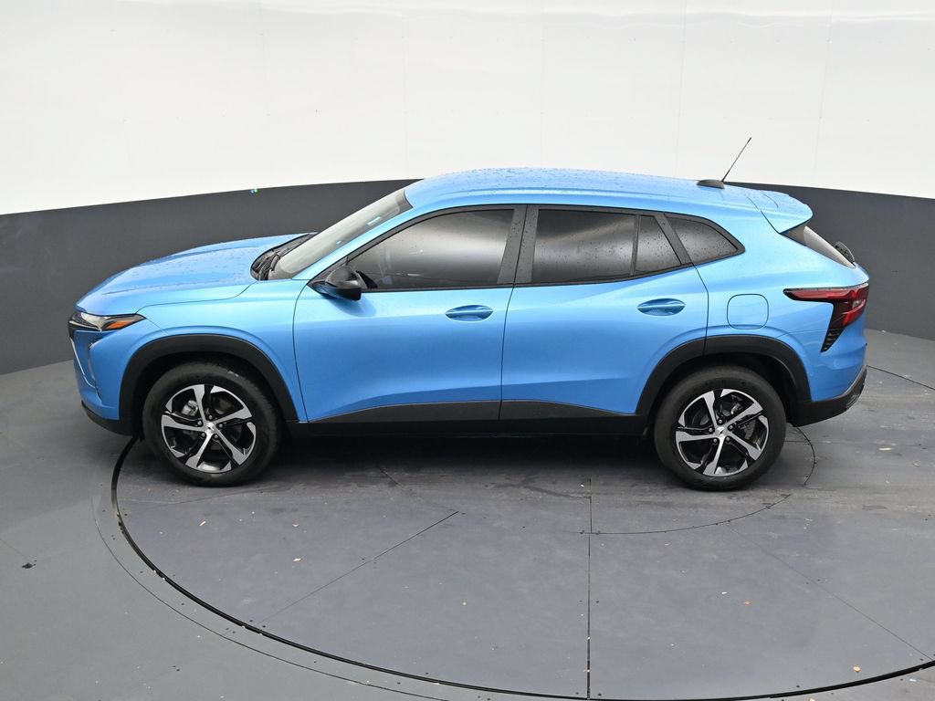 Used 2025 Chevrolet Trax RS FWD image 12