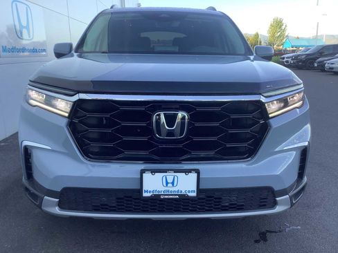 Used 2025 Honda Pilot Touring image 9
