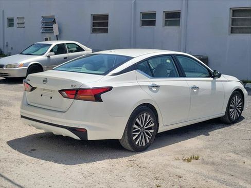 Used 2024 Nissan Altima 2.5 SV FWD image 4