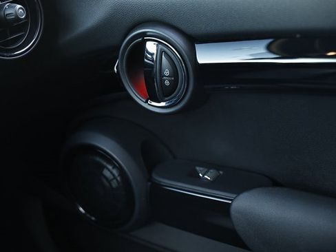 Used 2017 MINI Cooper S image 40