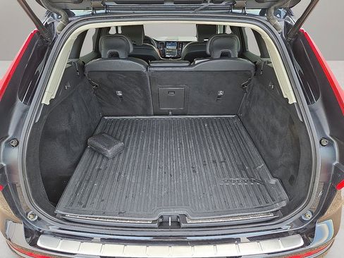 Certified 2023 Volvo XC60 B5 Plus w/ Climate Package image 15