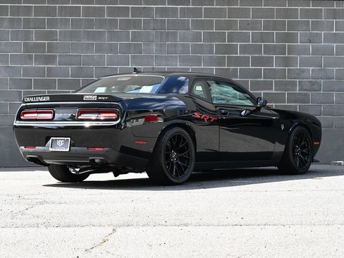 Used 2016 Dodge Challenger SRT Hellcat RWD image 3