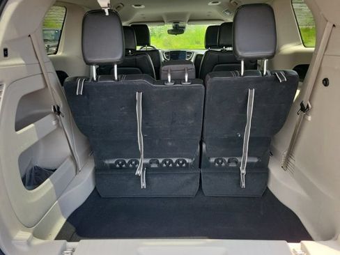 Used 2024 Chrysler Pacifica Touring-L FWD image 19