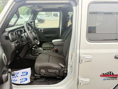 Used 2022 Jeep Wrangler Unlimited Sport image 17