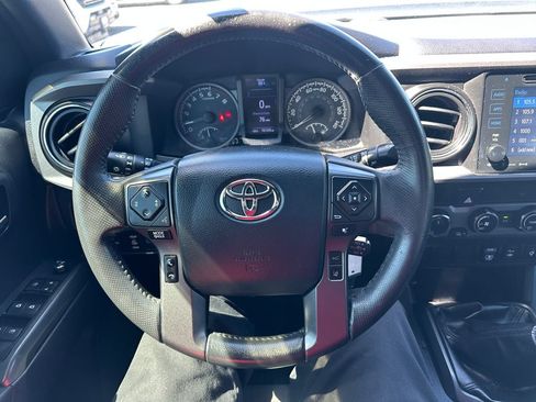 Used 2018 Toyota Tacoma TRD Off-Road AWD/4WD image 19