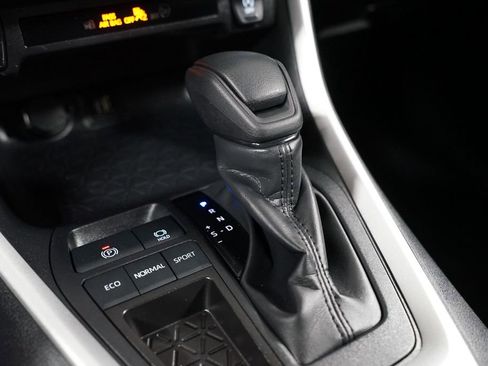 Certified 2025 Toyota RAV4 XLE FWD image 21