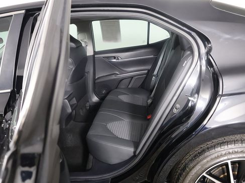 Used 2024 Toyota Camry SE image 30