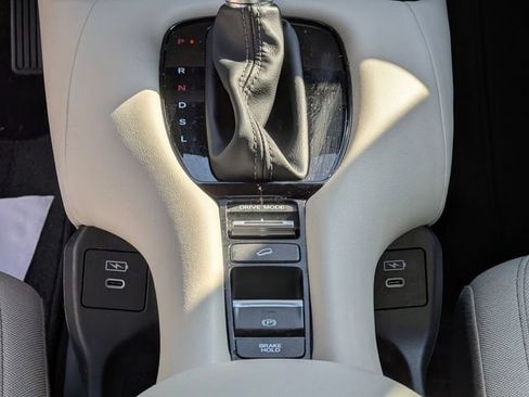 Certified 2024 Honda HR-V LX image 17