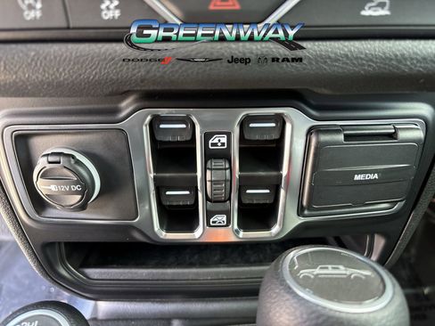 New 2025 Jeep Gladiator Sport image 16