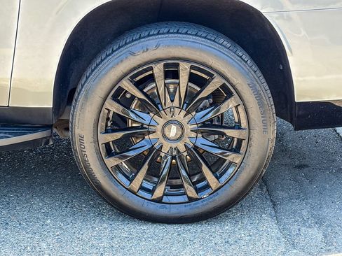 Certified 2021 Cadillac Escalade ESV Premium Luxury w/ Driver Assist Tech Package AWD/4WD image 15