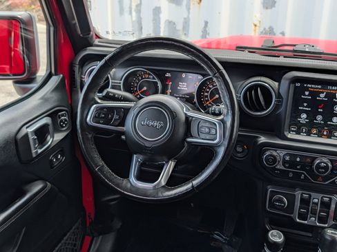 Used 2018 Jeep Wrangler Unlimited Sahara AWD/4WD image 16
