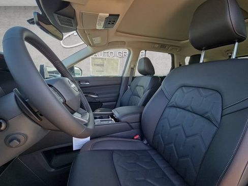 New 2026 Nissan Pathfinder Platinum FWD image 19
