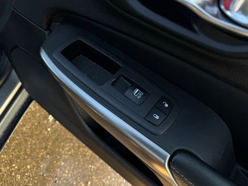 Used 2021 Jeep Cherokee Latitude Lux w/ Comfort/Convenience Group image 15