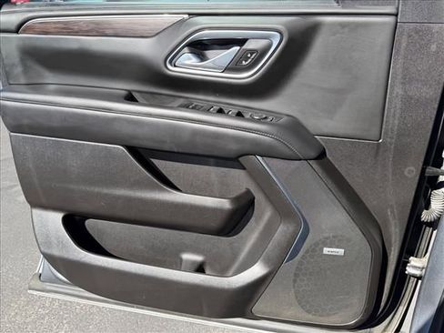 Used 2021 Chevrolet Suburban Z71 w/ Luxury Package image 15