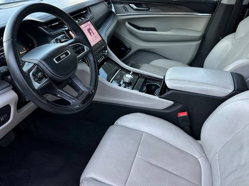Used 2022 Jeep Grand Cherokee L Overland w/ Advanced Protech Group III AWD/4WD image 9
