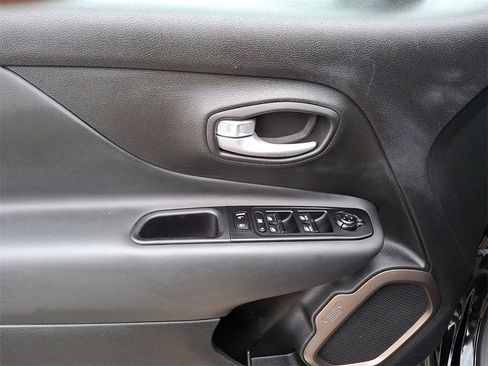 Used 2023 Jeep Renegade Latitude image 14