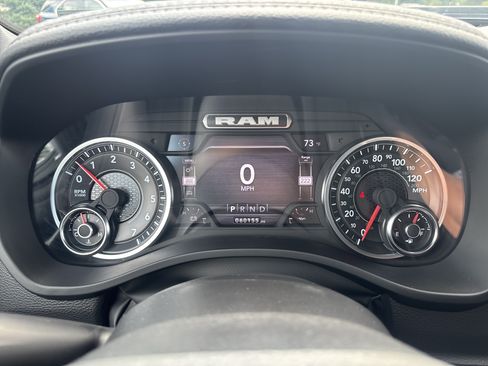 Used 2024 RAM 1500 Laramie AWD/4WD image 7