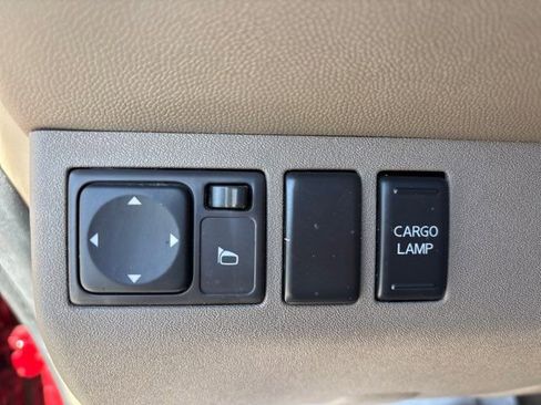 Used 2011 Nissan Frontier SL image 38