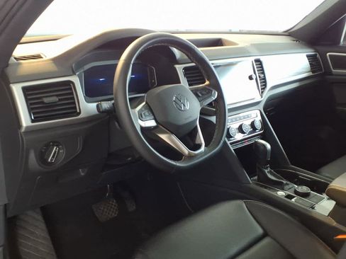 Certified 2023 Volkswagen Atlas Cross Sport SE w/ Panoramic Sunroof Package AWD/4WD image 9