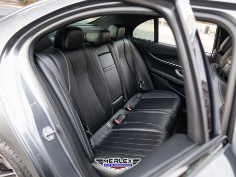 Used 2018 Mercedes-Benz E 400 4MATIC Sedan w/ Premium 3 Package image 18