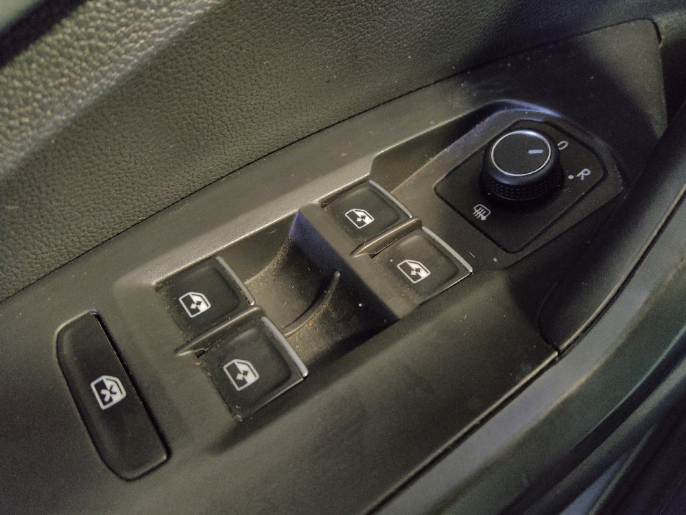 Used 2025 Volkswagen Jetta SE FWD image 27
