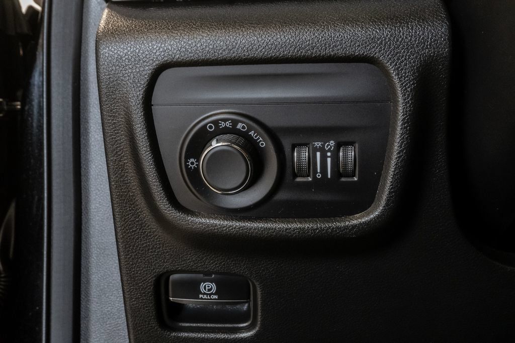 Used 2023 Jeep Grand Cherokee L Laredo AWD/4WD image 14