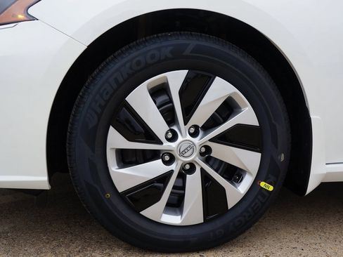 Certified 2024 Nissan Altima 2.5 S image 13